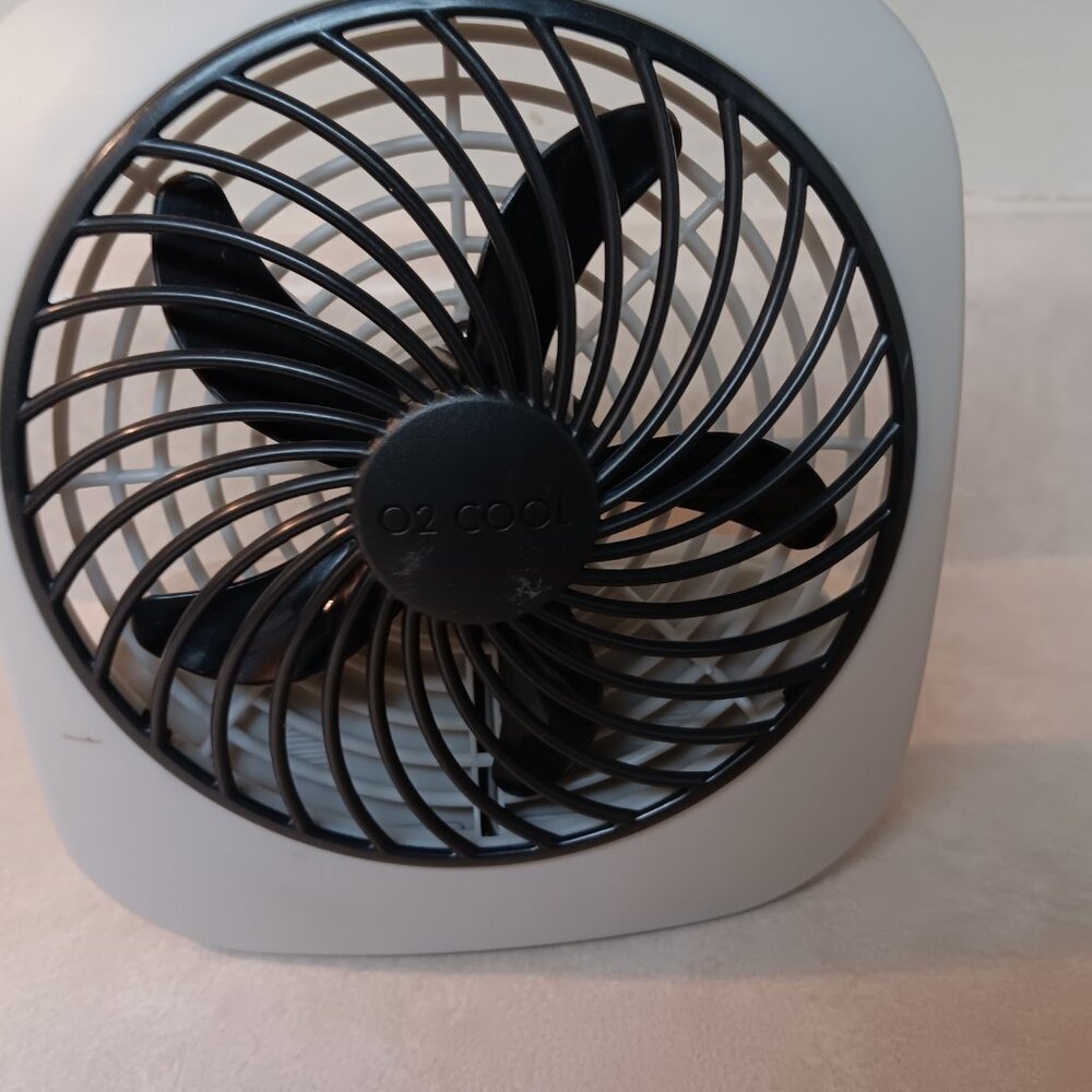 O2 Cool Personal Portable Fan - Picture 2 of 5